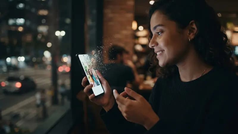 Ilustração editorial sobre Instagram lança recurso 'Instants' para fotos expiráveis